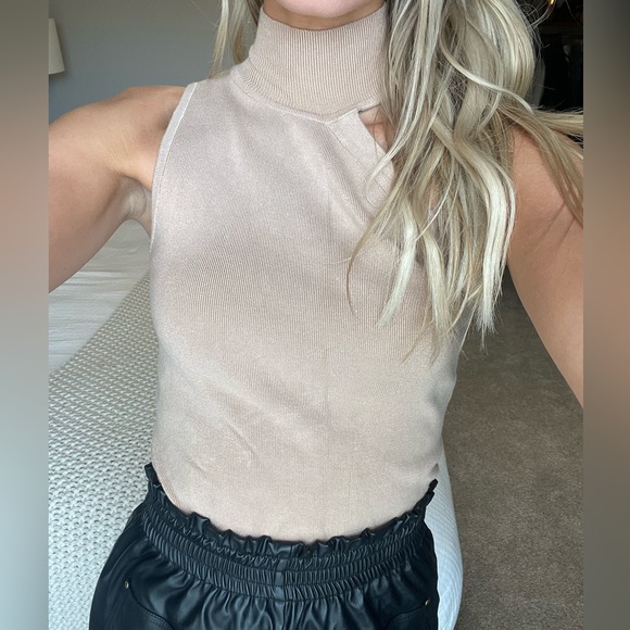 Revolve Top - Picture 2 of 3